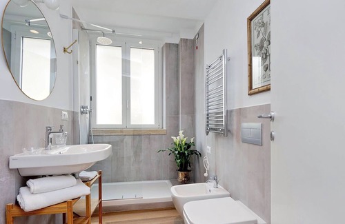 Rione XVI Ludovisi House | Vacation Home in Rome with 2 bedrooms sleeps 6