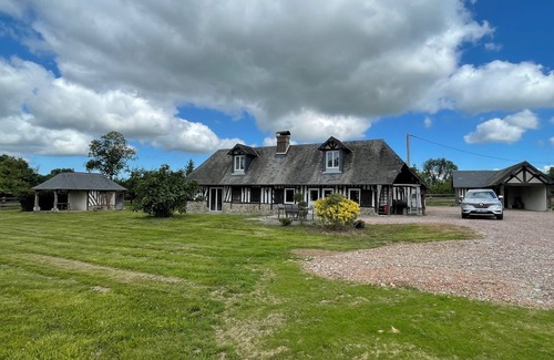 Beuzeville House | Vacation home in the countryside