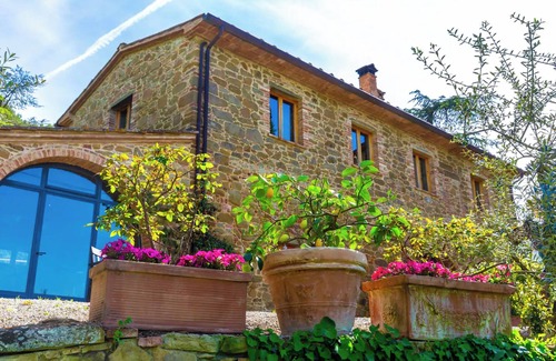 Monte San Savino House | Vacation Home 'Il Granaio' with Pool, Private Terrace & Wi-Fi