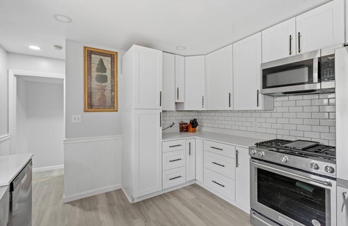 Feura Bush House | Vacation home just 11 minutes from MVP Arena
