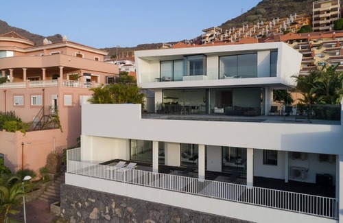 Costa Adeje House | Vacation Home 'Kai Torviscas' with Sea View, Wi-Fi and Air Conditioning