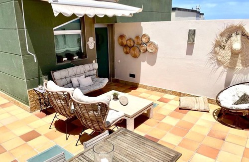 Telde House | Vacation Home 'La Casita De Vanessa 2' with Sea View, Private Terrace and Wi-Fi