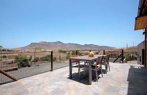 Tuineje House | Vacation Home 'La Casita De Vidal' with Mountain View, Private Terrace and Wi-Fi