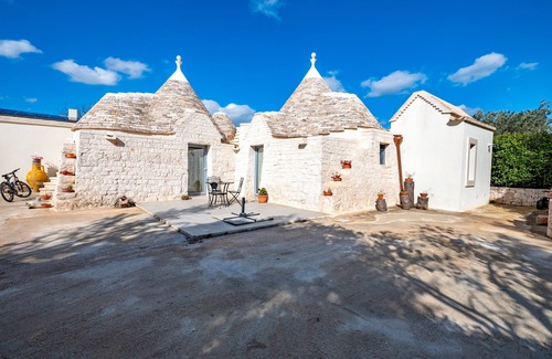 Martina Franca House | Vacation Home "La Valle dei Trulli" with Private Garden, Whirlpool & Wi-Fi
