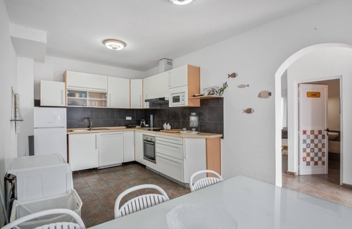 La Santa House | Vacation Home 'La Santa' with Sea View, Shared Pool and Wi-Fi
