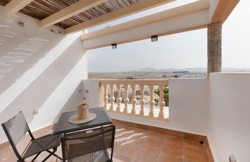 Bahia Calma House | Vacation Home 'Las Arenas Family' with Mountain View, Private Terrace and Wi-Fi