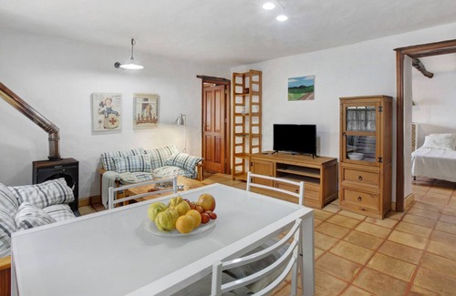 Tesbabo House | Vacation Home "Las Adelfas" with Sea View, Terraces & Wi-Fi