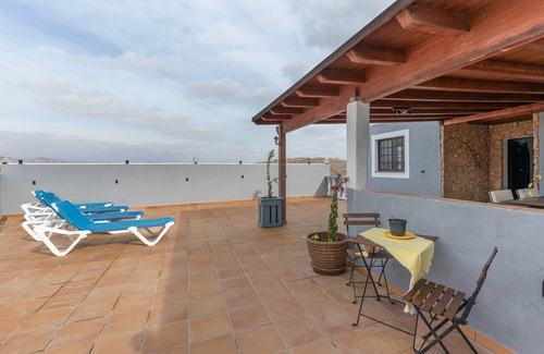 Tuineje House | Vacation Home 'Las Catalinas' with Mountain View, Private Terrace, and Wi-Fi