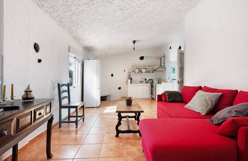 El Tanque House | Vacation Home 'Las Rosas' with Mountain View, Private Terrace and Wi-Fi