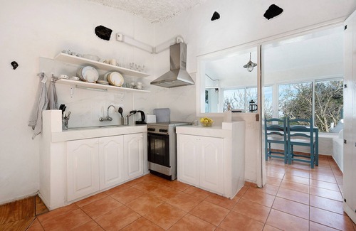 El Tanque House | Vacation Home 'Las Rosas' with Mountain View, Private Terrace and Wi-Fi