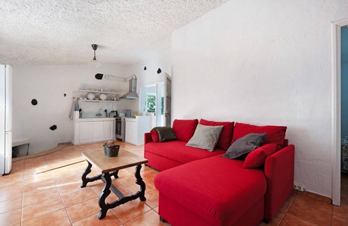El Tanque House | Vacation Home 'Las Rosas' with Mountain View, Private Terrace and Wi-Fi