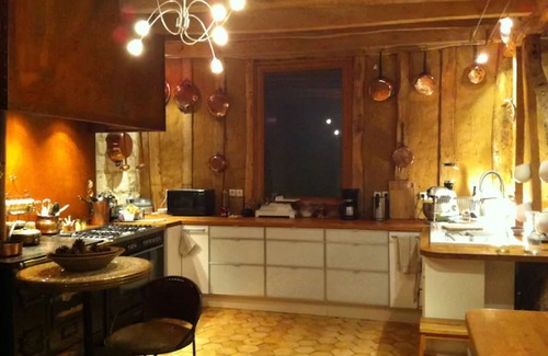 Canouville House | Vacation Home "Les Herbes Folles" with Wi-Fi and Garden