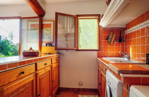 Ceyreste House | Vacation Home "Les Oiseaux" with Mountain View, Private Garden & Wi-Fi