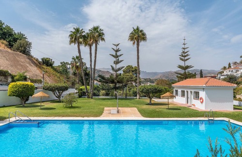 Velilla-Taramay House | Vacation Home "Los Pinos Mar y Montaña" with Mountain View, Pool, Wi-Fi, Garden & Terrace