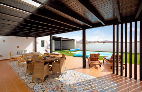 Tuineje House | Vacation Home 'Mayantigo' with Mountain View, Private Pool and Wi-Fi