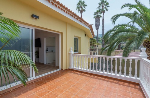 Los Realejos House | Vacation Home 'Mocan' with Sea View, Private Terrace and Wi-Fi