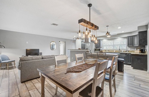 Sarasota Springs House | Vacation Home near Siesta Key, Waterside and Pinecraft