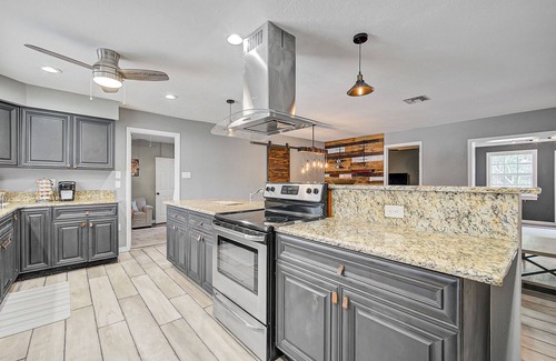 Sarasota Springs House | Vacation Home near Siesta Key, Waterside and Pinecraft