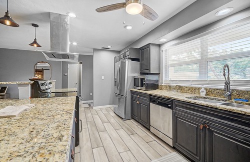 Sarasota Springs House | Vacation Home near Siesta Key, Waterside and Pinecraft