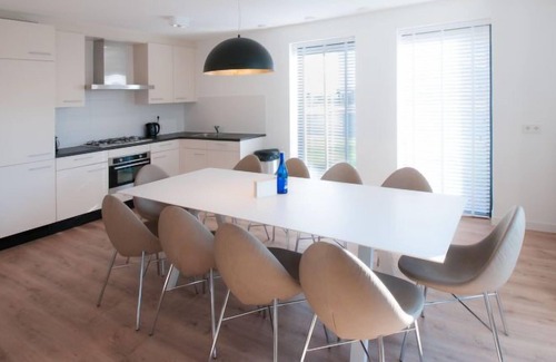 Tholen House | Vacation home Oesterdam Resort in Tholen - 10 persons, 5 bedrooms