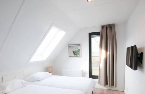 Tholen House | Vacation home Oesterdam Resort in Tholen - 12 persons, 6 bedrooms