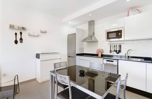 San Fernando House | Vacation Home 'Parigina' with Sea View, Private Terrace and Wi-Fi