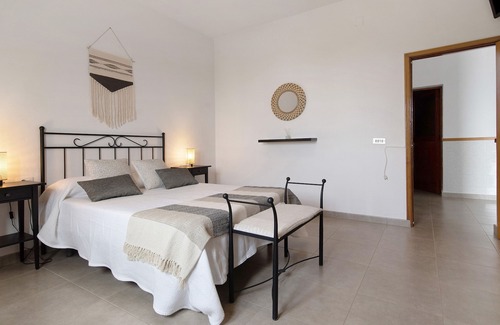 Galdar House | Vacation Home "Posada sobre Las Nubes" with Sea View, Private Terrace & Wi-Fi