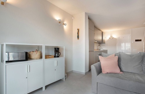 Caleta de Fuste House | Vacation Home 'Ribes' with Sea View, Shared Pool and Wi-Fi