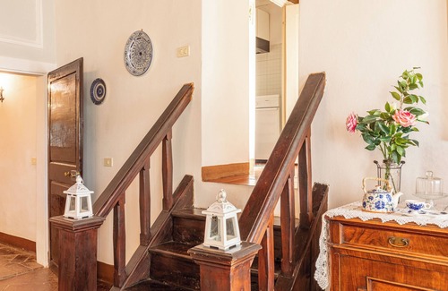 Lucignano House | Vacation Home "Residenza D'Epoca Alcova" with Shared Pool, Shared Garden & Wi-Fi