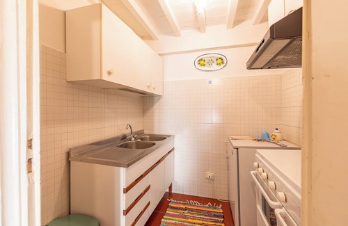 Lucignano House | Vacation Home "Residenza D'Epoca Alcova" with Shared Pool, Shared Garden & Wi-Fi