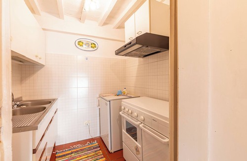 Lucignano House | Vacation Home "Residenza D'Epoca Alcova" with Shared Pool, Shared Garden & Wi-Fi