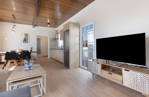 Tuineje House | Vacation Home 'Rincón Del Olivar' with Sea View, Wi-Fi and Air Conditioning