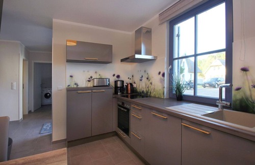 Glowe House | Vacation home Stranddistel - close to the beach, thatched roof, with garden, sauna, dog-friendly