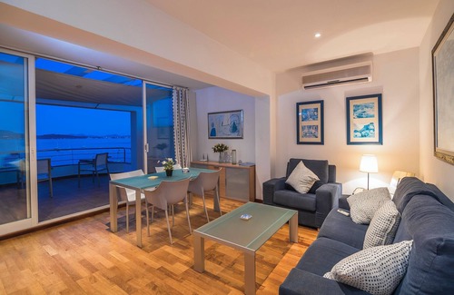 Puerto de Pollensa House | Vacation Home 'Tanamar' near Beach with Balcony & Wi-Fi