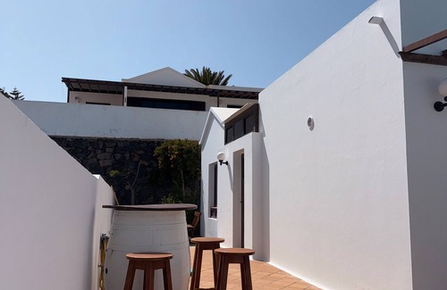 Tias House | Vacation Home 'Timanfaya' with Sea View, Private Pool and Wi-Fi