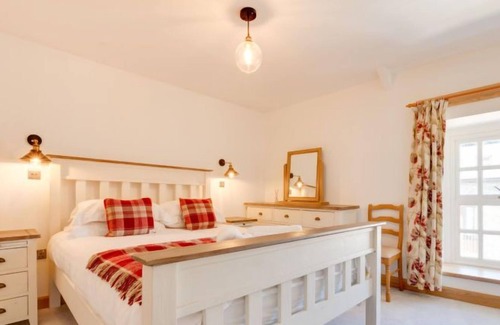 Trecastle House | Vacation home Ty'r Onwydden in Swansea - 8 persons, 4 bedrooms