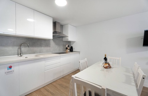 Valverde House | Vacation Home 'Vivienda El Viajero' with Sea View, Private Terrace and Wi-Fi