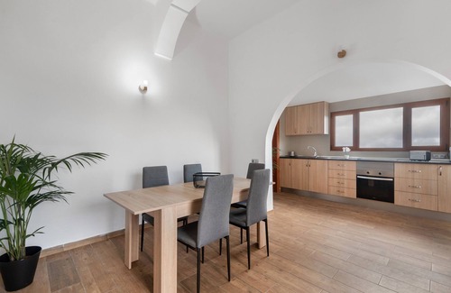 Santa Maria de Guia de Gran Canaria House | Vacation Home 'Vv El Mirador' with Sea View, Wi-Fi and Air Conditioning