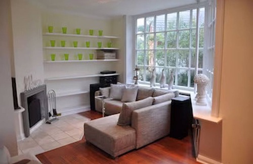 Brodten Apartment | Vacation home, walking distance to the Baltic Sea, garden, quiet location, WLAN, 2 separate app.