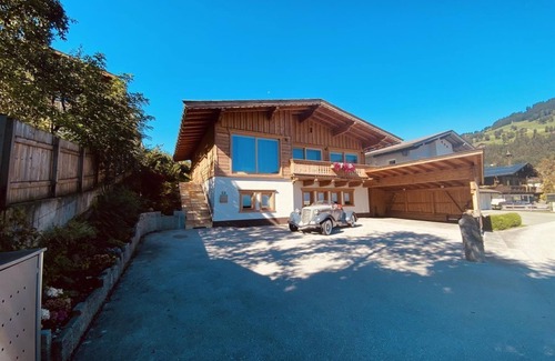 Westendorf House | Vacation home with 3 bathrooms, 6 bedrooms & 2 kitchens - Residence Cosy