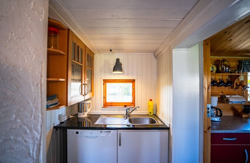 Ed House | Vacation home with a view of the lake, family-friendly, free WLAN