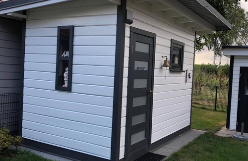Conneforde House | Vacation home with sauna, garden & whirlpool by the lake