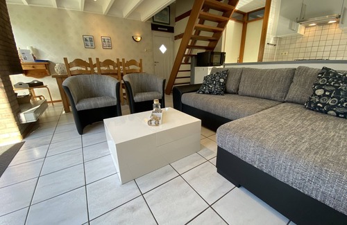 Scharendijke House | Vacation home with enclosed garden near the beach and lake.