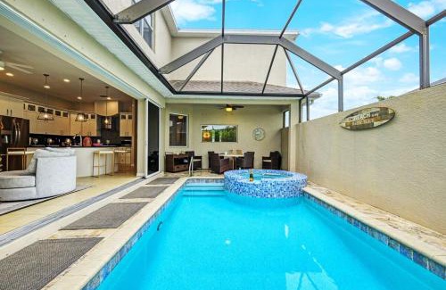 Naples Park House | Vacation home with pool. 4 bedrooms. Sleeps 10