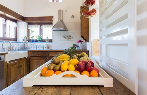 Leobard House | Vacation home with swimming pool overlooking historic monument