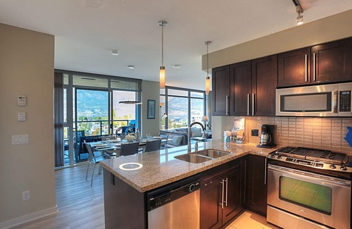 North End Condo | Vacation in the Skye by the Beach Downtown (Legal Rental License #76726)