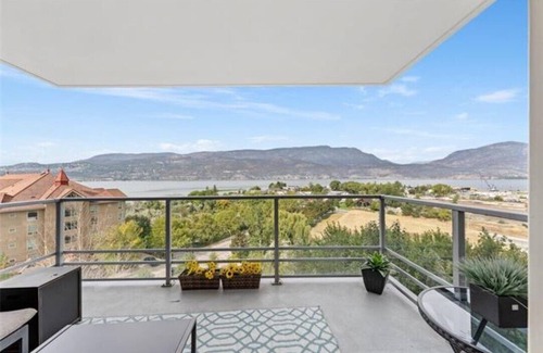 North End Condo | Vacation in the Skye by the Beach Downtown (Legal Rental License #76726)