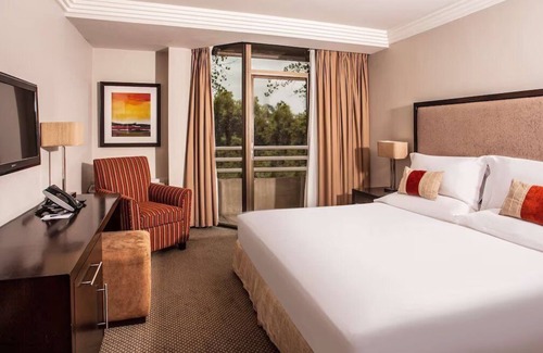 Maseru Hotel | Vacation is Calling! Outdoor Swimming Pool, Onsite Spa & Sauna, FREE Parking!
