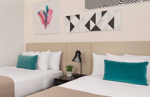 Hollywood South Central Beach Hotel | Vacation is Calling! Pool, Kitchen, Near Gulfstream Park