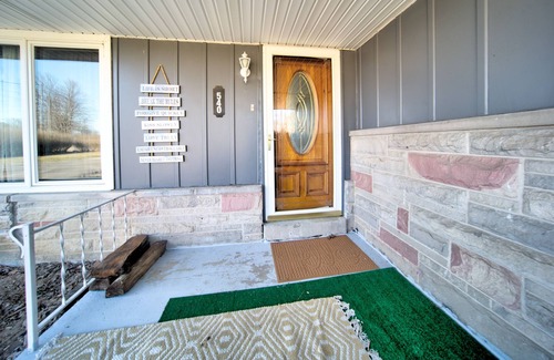 Grove City Cottage | Vacation Oasis : Pet Friendly : Enclosed Porch w/ Fire Pit